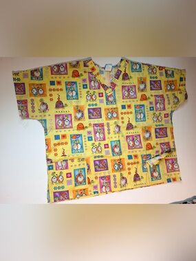 HQ Scrub top: Yellow Turtle & Heart Print Scrub Top